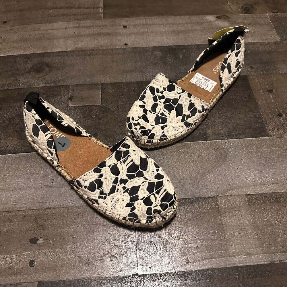 NWT Toms Katalina Women's US 7.5โ Black White Floral Lace Flats